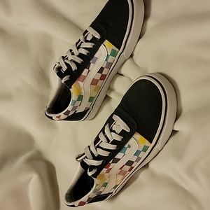 Vans Unisex Authentic Skate Shoe